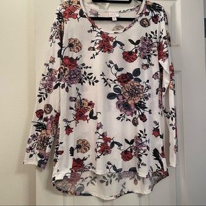 ⭐️EUC - Lularoe Lynnae Long Sleeve top - White w/ Floral